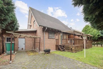 Modernisiertes Einfamilienhaus mit Einliegerwohnung und Stellplätzen direkt vor der Tür