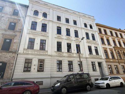 Großzügige, sonnige 2-Raum-Hochparterrewohnung mit Tageslicht-Wannenbad & Terrasse!