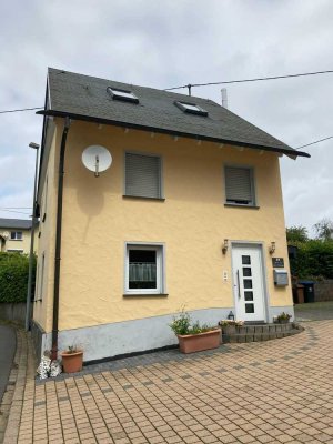 Düngenheim: gemütliches, renoviertes Haus mit Carport und Stellplatz