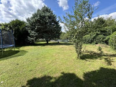 Familientraum! Schönes 2-Familienhaus mit Potential und großem Garten in Helmsheim