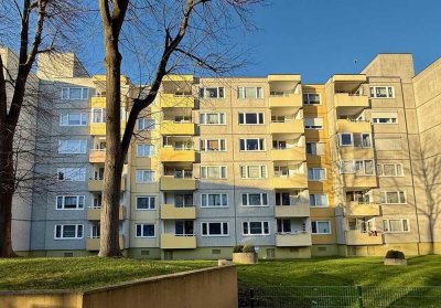 Vermietete 3-Zimmer-Whg. mit Essdiele und Balkon // Helsinkistraße, Kiel