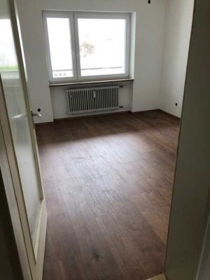 Schöne 4-Zimmer-Wohnung in Regensburg, zwei Balkone, gepflegt und renoviert  - geeignet für WG