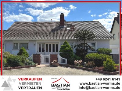 Von der Sonne verwöhnt: Elegantes EFH mit Südgarten, Pool, Garage! „In den Lüssen“!