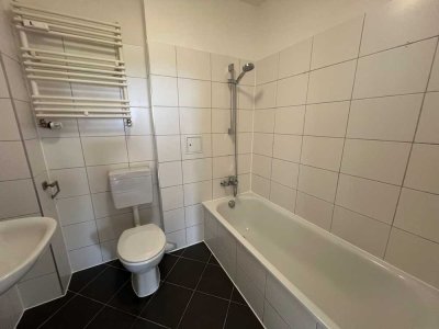 Geräumige 3 Zimmerwohnung mit Balkon in Gravenbruch - Saniert