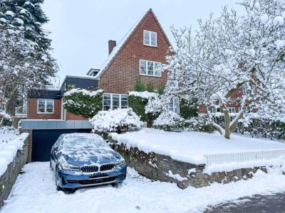 Repräsentatives Einfamilienhaus mit Dachterrasse und großzügigem Garten