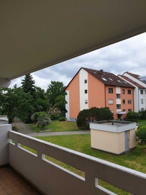 Charmante 1 Zimmer Wohnung mit Tiefgaragenstellplatz und großen Balkon in Wallstadt