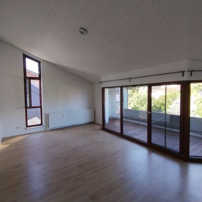 3-Zimmer-DG-Wohnung mit Balkon in Seeheim-Jugenheim