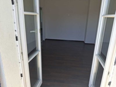 Viel Platz in Schöneberg: Gepflegte Vierraumwohnung mit Balkon