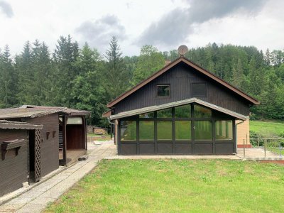 Großes Familienhaus auf dem Land mit Rundum-Grünblick!