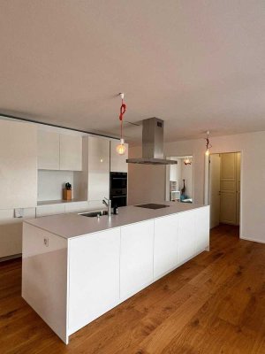 Exclusive Wohnung 2,5 Zimmer und Balkon Einbauküche
