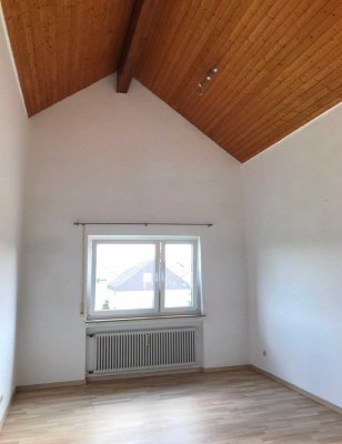 Exclusive 2,5 Zimmer Atelier-DG-Wohnung mit Dachloggia im Wohngebiet "Weinhalde" in Wendlingen