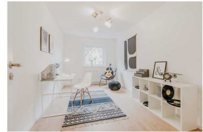 Sanierte Wohnung mit drei Zimmern sowie Balkon und Einbauküche in Marburg