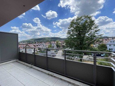 große Wohnung mit 3 SZ | sonniger Balkon | Einbauküche | Aufzug | TG