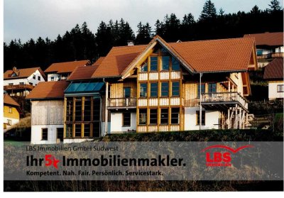 Großes Künstlerhaus mit Atelier in Neustadt