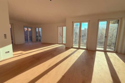 Erstbezug: Lichtdurchflutete, geräumige 2-Zimmer Wohnung mit Süd-Balkon im Zentrum von Frechen