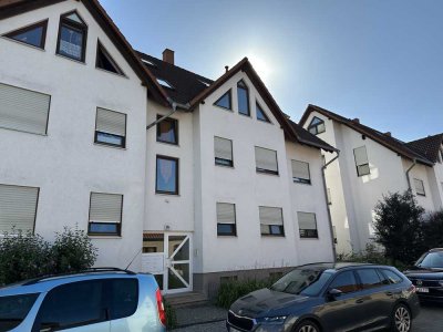 Kapitalanleger oder Selbstnutzer?! 1 Raum-ETWim Obergeschoss mit Balkon & Garage