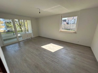 schöne helle Wohnung mit kleinem Kinderspielplatz direkt vor der Tür