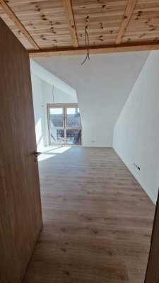 Attika-Wohnung mit Balkon in Steinenbronn
