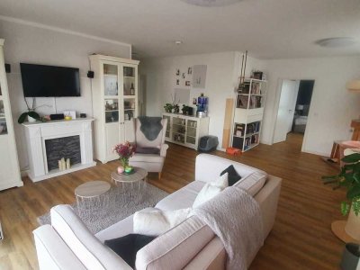 Renovierte 2 Zi-Wohnung mit Balkon + EBK