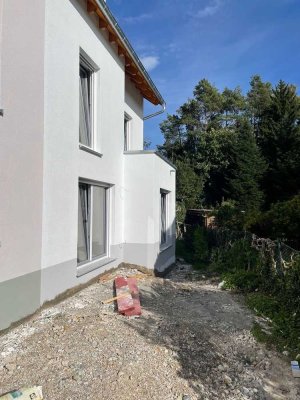 Neubau ! Massiver Ziegelbau ! Doppelhaushälfte in ruhiger Waldrandlage !