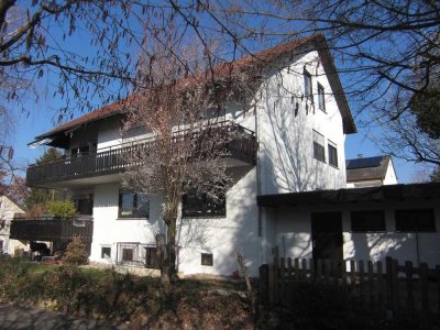 4-Zimmer Wohnung in einer schönen, ruhigen Lage mit Balkon und Garagenstellplatz!