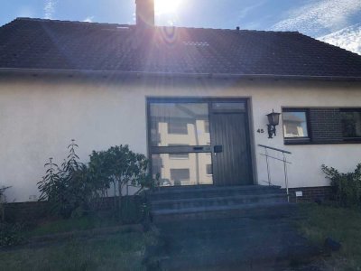 Helles EFH mit 3 Schlafzimmern, Küche, Kamin & großem Garten