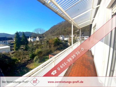 Lichtdurchflutete 4-Zimmer-Dachgeschosswohnung mit Balkon, Tageslichtbad & Garage in Trier-Ehrang!