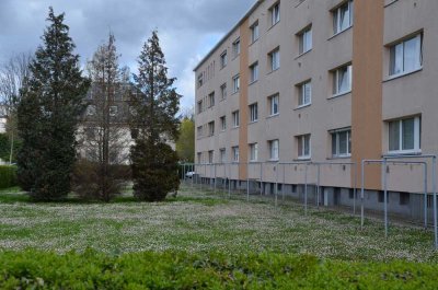 Modernisierte 3-Raum-Wohnung mit Einbauküche in Frankfurt am Main