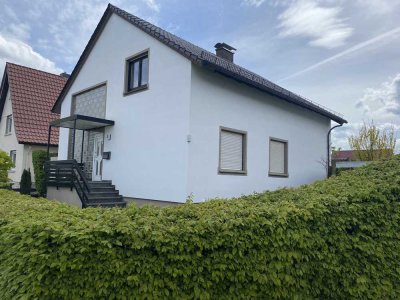 Gepflegtes Zweifamilienhaus in ruhiger, zentraler Lage in Heidenoldendorf