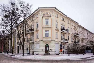 Bezugsfrei! Provisionsfrei! Frisch renovierte 2-Zimmer-DG-Wohnung gegenüber vom Schloss Sanssouci