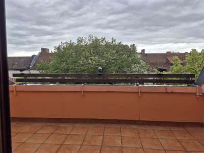 ++ tolle DG-Wohnung mit Terrasse, Aufzug und Nebengelass ++