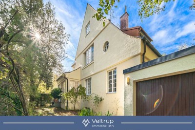 VOLL CHARME, GESCHICHTE & POTENZIAL - HISTORISCHE VILLA MIT GARTEN IN GRÄFELFING