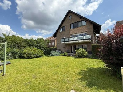 Toller Wohnung mit 5 Zimmer, neuen Bädern, Garage und Balkon und Garten!!!