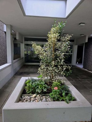 Penthouse-Feeling! Stilvoll sanierte 3-Zi-Whg mit Alpenblick und TG-Stellplatz. Ohne Provision!