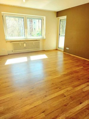Helle, ruhige,  4 Zimmerwohnung mit großer Südloggia