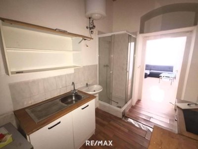 1 Zimmer oder aus 1 mach 2 Zimmer mit fertigem Einreichplan, dann als Wohnung.