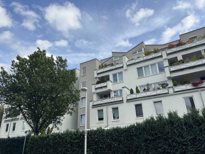 Großzügige, für Sie renovierte 2-Raumwohnung mit Balkon und Blick ins Grüne!!!!