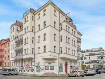 Mietfrei & sofort verfügbar: attraktive 2-Zimmer-Wohnung mit Balkon in sanierten Gründerzeitgebäude