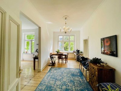 Herrliche 4-Zimmer-Altbauwohnung in der Bonner Südstadt!! Balkon, Holzdielenböden, EBK, Wohlfühlbad!