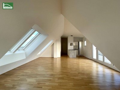 Charmante 3-Zimmer Dachgeschosswohnung inkl. Einbauküche und zwei Terrassen! Ab Juli!
