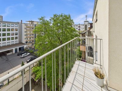 Möblierte Wohnung mit zwei Balkonen und Fahrstuhl