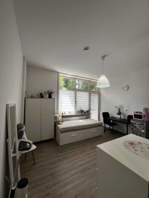 Sofort verfügbar: Ruhige 1-Zimmer-Wohnung mit Terrasse