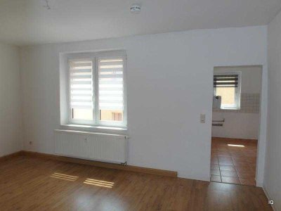 Hübsche Familienwohnung mit Laminatboden und Badewanne * ruhige Lage mit Gartenblick