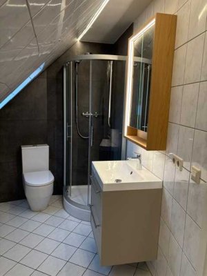 4-Zi-Maisonettewohnung mit Balkon, Parkettboden sowie Einbauküche!