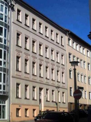 Schöne 3 Zi-DG-Wohnung mit Laminat, Wannenbad und sep. Küche im Charlottenviertel