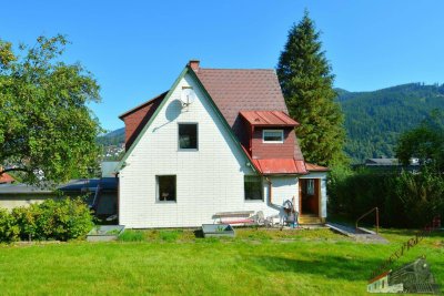 Einfamilienhaus mit Gäste-/Sommerhaus und 2 Garagen - Fernblick
