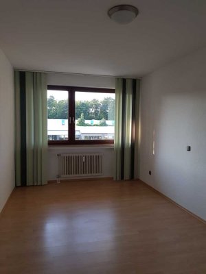 Exklusive, gepflegte 2-Zimmer-Wohnung mit Balkon und Einbauküche in Bergisch Gladbach