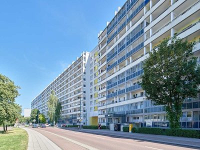 Modern & hell: Wohnung mit offener Wohnküche – Direkt einziehen in Halle‑Neustadt!