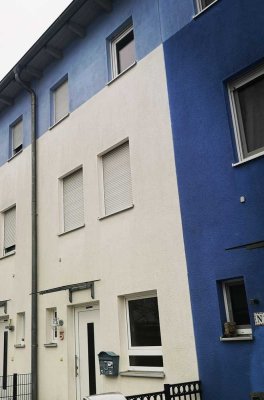 Zentrales City-Reihenhaus mit Sauna, Terrasse, kleinem Garten, Galerie und Garage - 4.5 Zi.