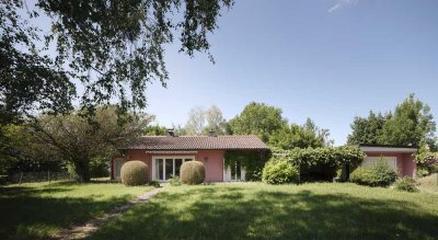 Charmanter Bungalow mit See- & Bergblick – bereit, aus dem Dornröschenschlaf geweckt zu werden